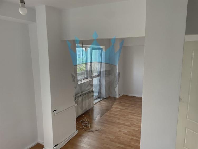 Apartament cu 3 camere decomandat în P-ța Alba Iulia