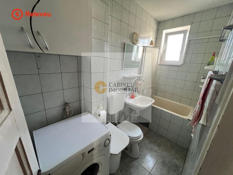 Apartament cu 2 camere semidecomandat, mobilat în Universitate
