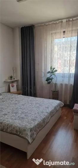 Apartament cu 3 camere decomandat în Buziașului