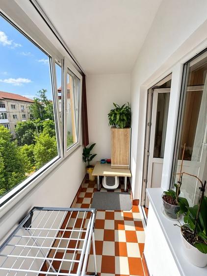 Apartament cu 3 camere decomandat, mobilat în Dâmbovița