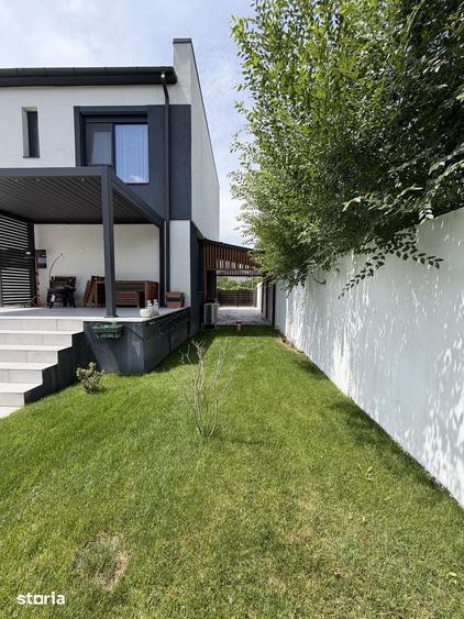 Casă cu 5 camere cu Teren 457 Mp în Corbeanca