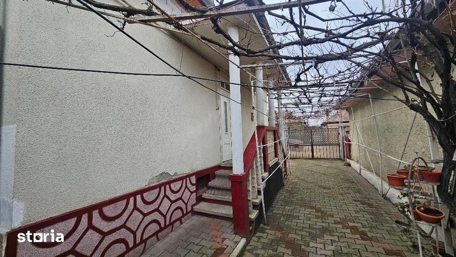 Casă cu 3 camere cu Teren 700 Mp în Central