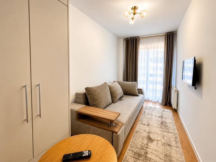 Apartament cu 3 camere decomandat, mobilat în Tractorul