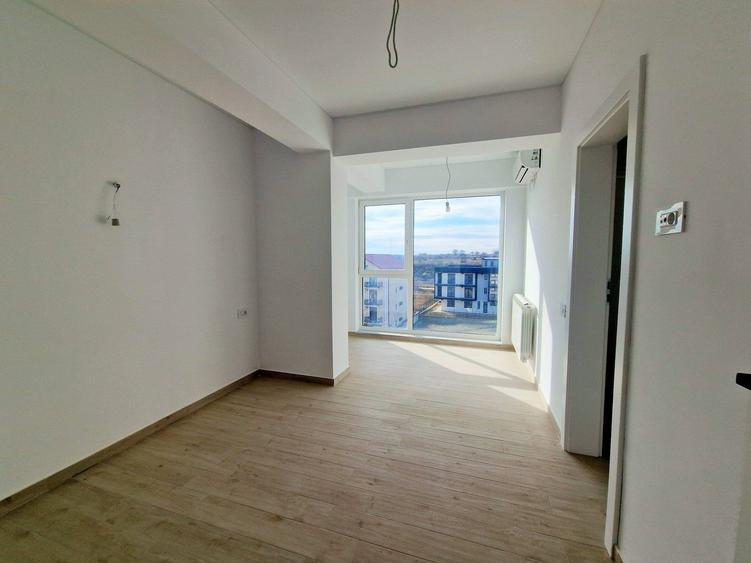 Apartament cu 3 camere decomandat în Est