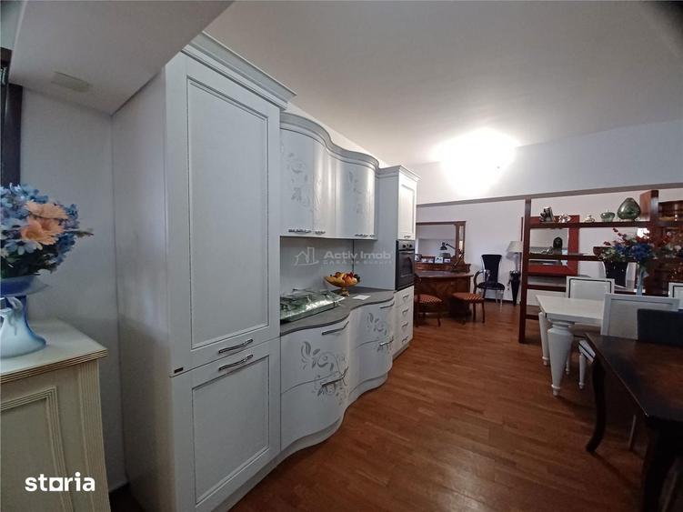 Casă cu 10 camere cu Teren 2000 Mp în Balotești