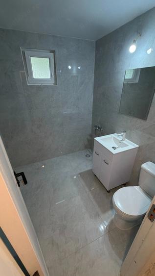 Apartament cu 2 camere decomandat în 1 Decembrie