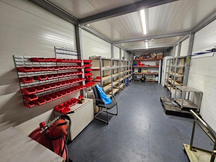 Spațiu comercial, de 1,200 mp, în Exterior Sud