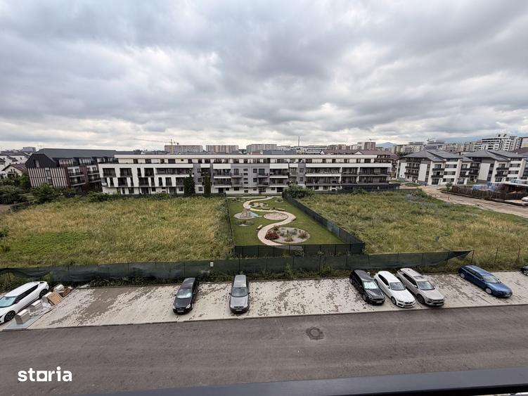 Apartament cu 3 camere decomandat în Tractorul