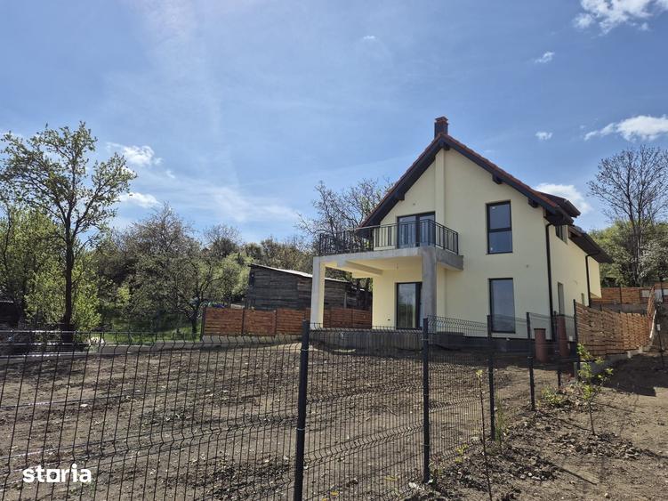 Casă cu 4 camere cu Teren 700 Mp în Feleacu