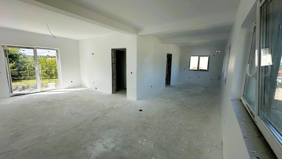 Casă cu 4 camere cu Teren 300 Mp în Șura Mică