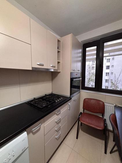 Apartament cu 2 camere decomandat în Titan
