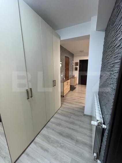 Apartament cu 3 camere semidecomandat, mobilat în Central