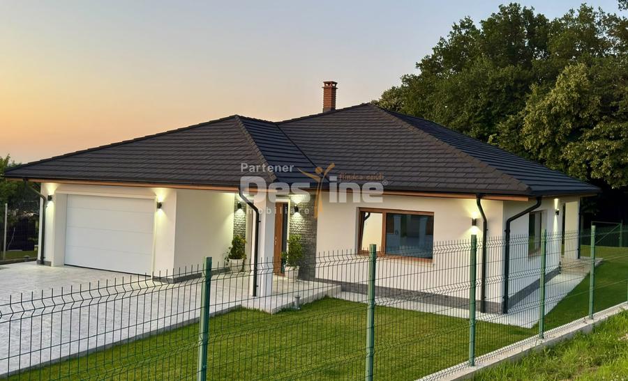 Casă individuală cu 4 camere cu Canalizare în Bârnova