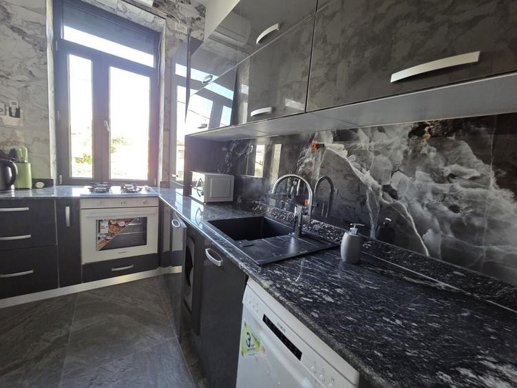 Apartament cu 3 camere decomandat în Parcul Carol
