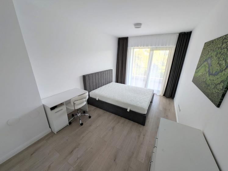 Apartament cu 3 camere semidecomandat, mobilat în Zorilor