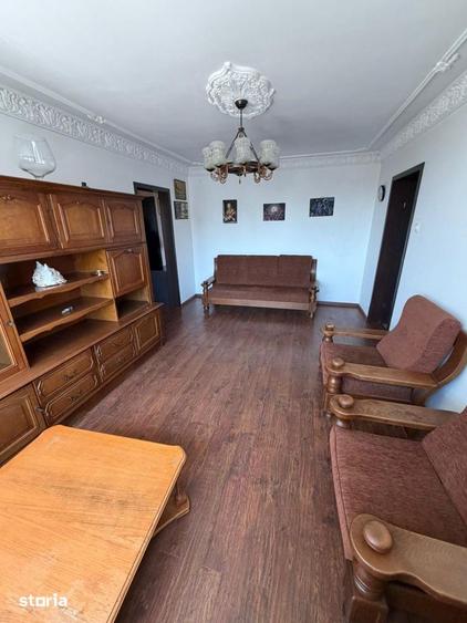 Apartament cu 3 camere semidecomandat în Titan