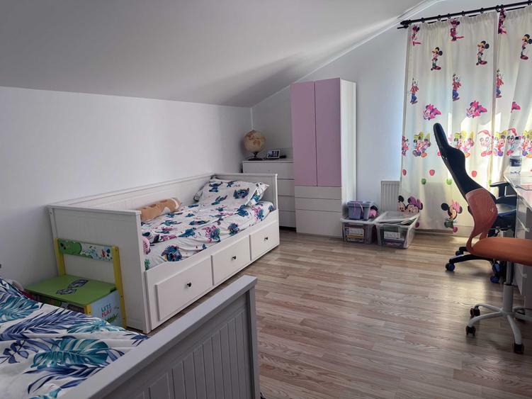 Casă cu 4 camere în Central