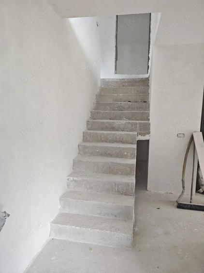 Casă cu 5 camere în Berislăvești