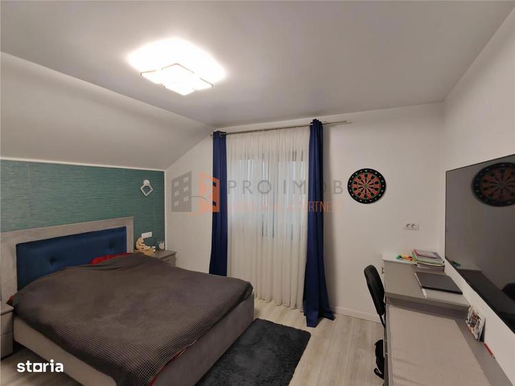 Casă cu 6 camere decomandat cu Canalizare în Micro 5