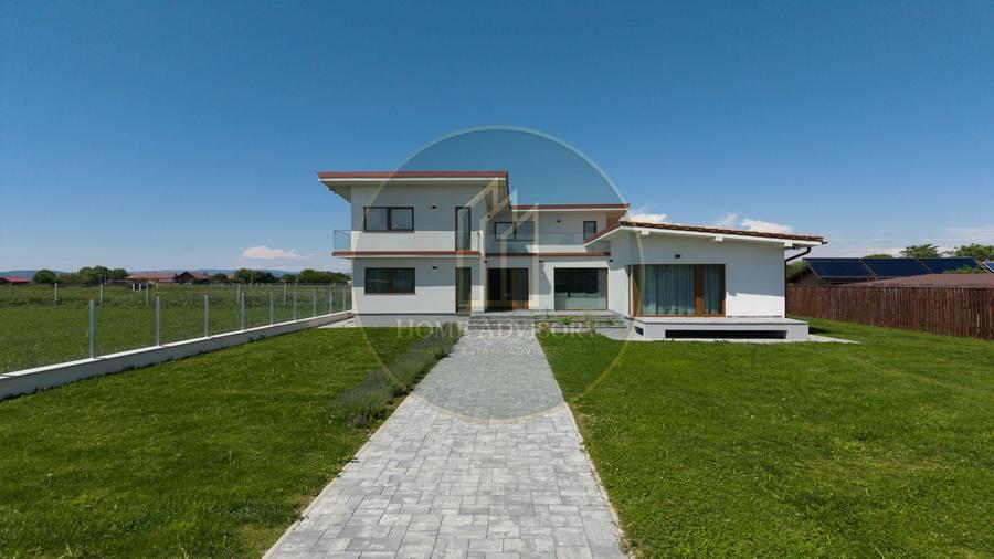 Casă individuală cu 6 camere cu Canalizare în Stupinii Prejmerului