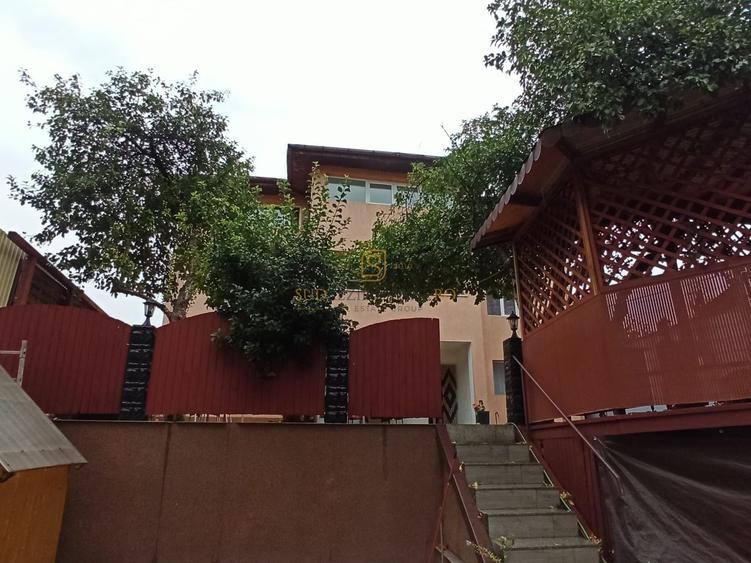 Casă individuală cu 6 camere cu Piscina în Dristor