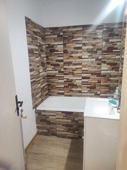 Apartament cu 3 camere decomandat în Lacul Tei