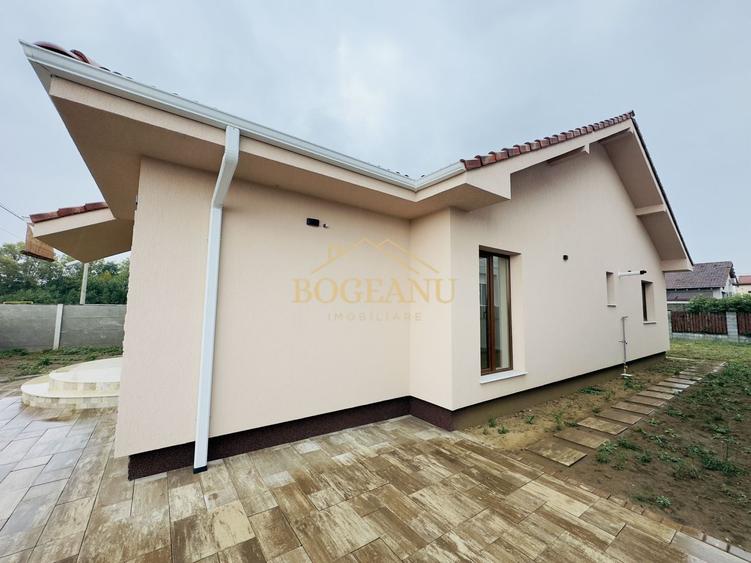 Casă individuală cu 4 camere cu Canalizare în Ghiroda