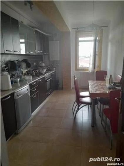 Apartament cu 3 camere decomandat în Fundeni