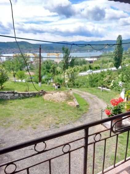 Casă cu 6 camere cu Teren 4000 Mp în Central