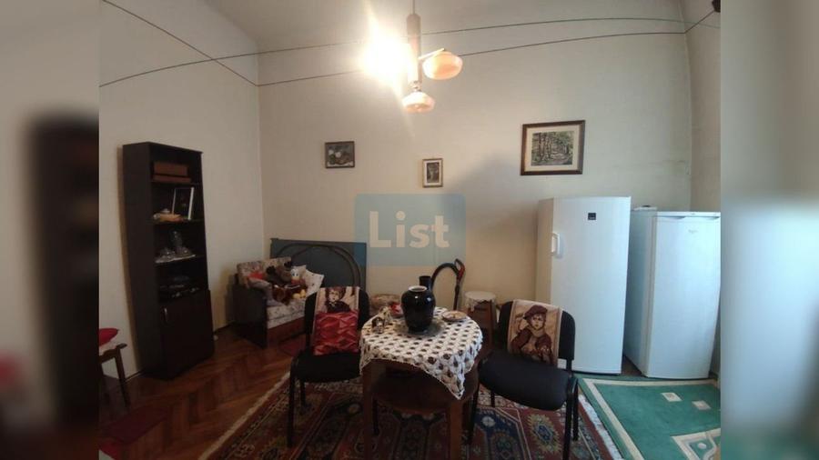 Apartament cu 3 camere semidecomandat în Horea