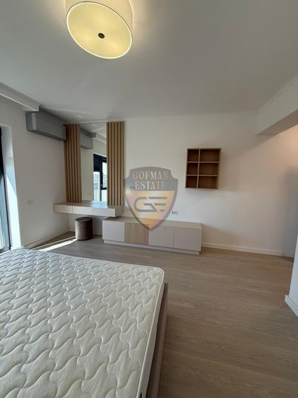 Apartament cu 3 camere decomandat, mobilat în Trocadero