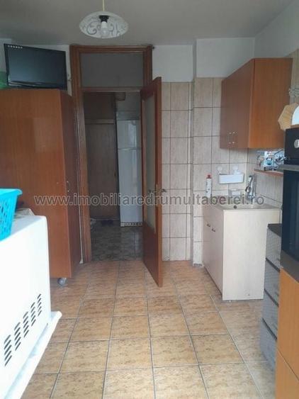 Apartament cu 3 camere decomandat în Drumul Taberei