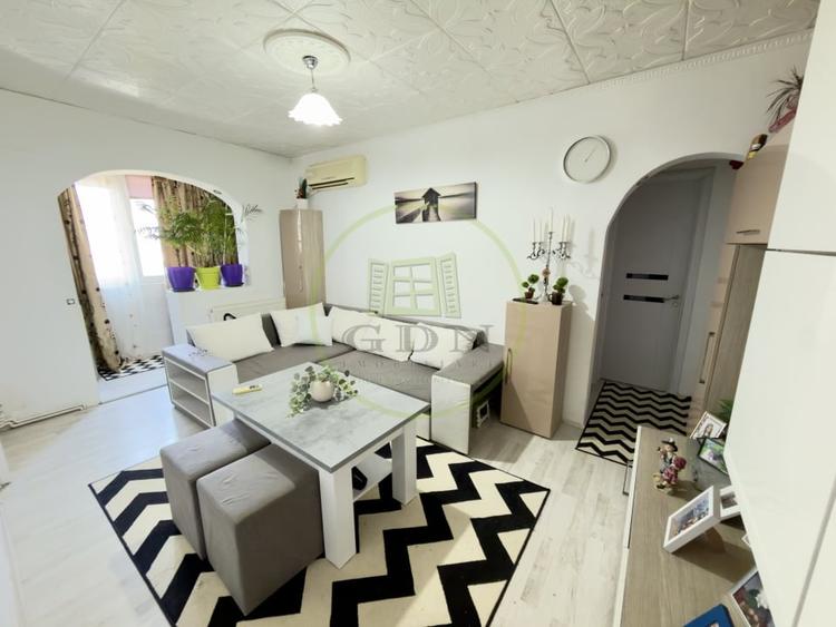 Apartament cu 4 camere semidecomandat în Craiovița Nouă