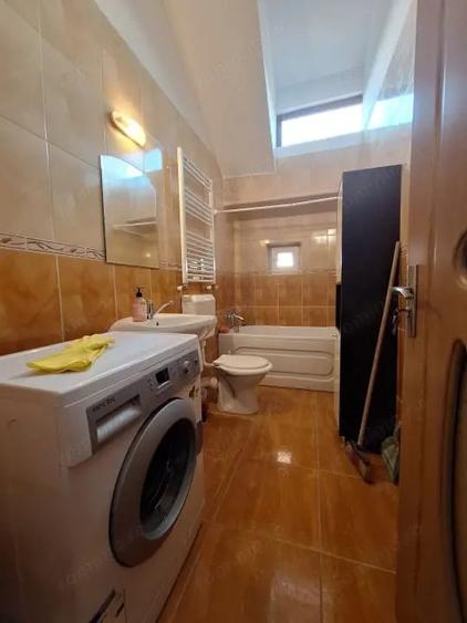 Apartament cu 3 camere semidecomandat în Girocului