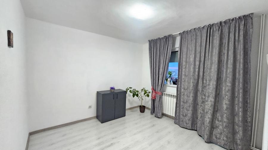 Apartament cu 4 camere în Micro 18