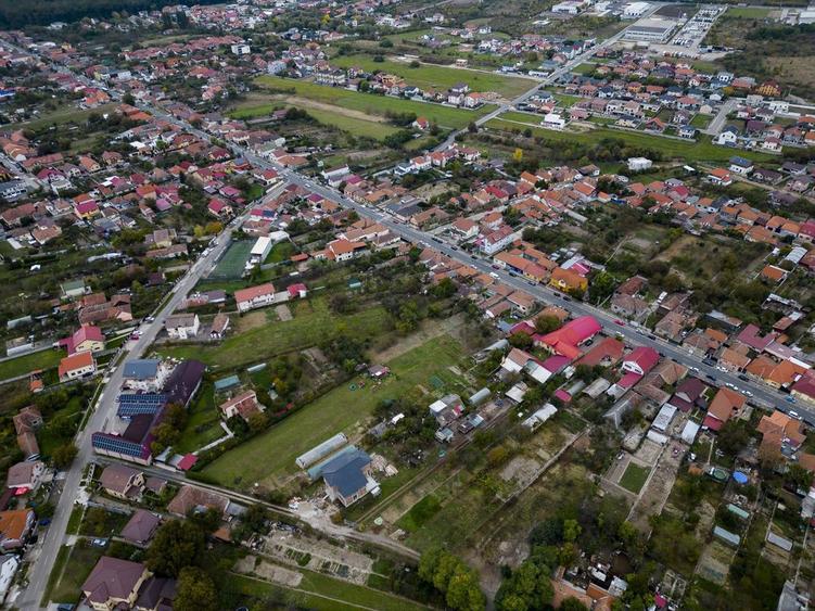 Teren de 2012 mp, în Ghiroda