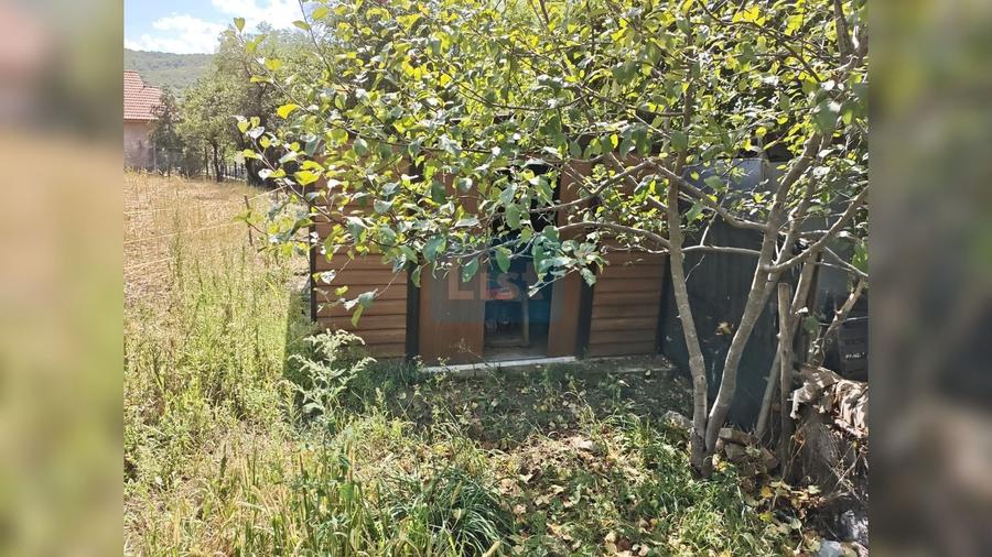 Casă cu 2 camere cu Teren 1457 Mp în Vest