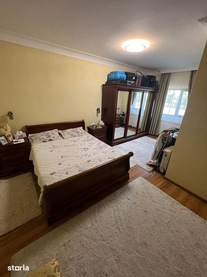 Casă cu 6 camere cu Teren 2000 Mp în Bârnova