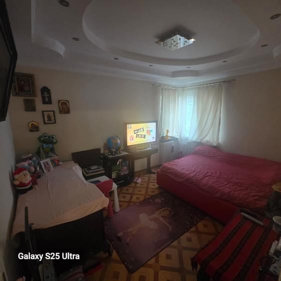 Apartament cu 3 camere decomandat în Polonă
