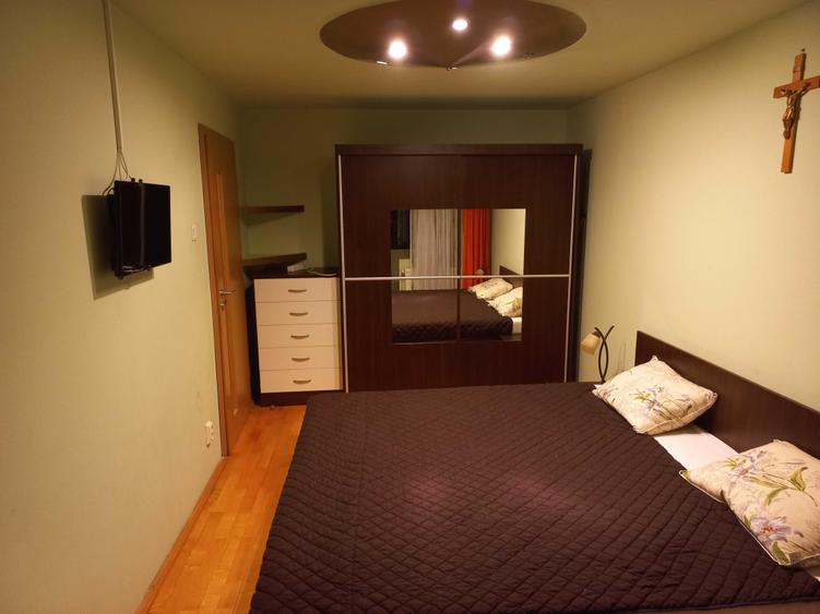 Apartament cu 4 camere decomandat în Central
