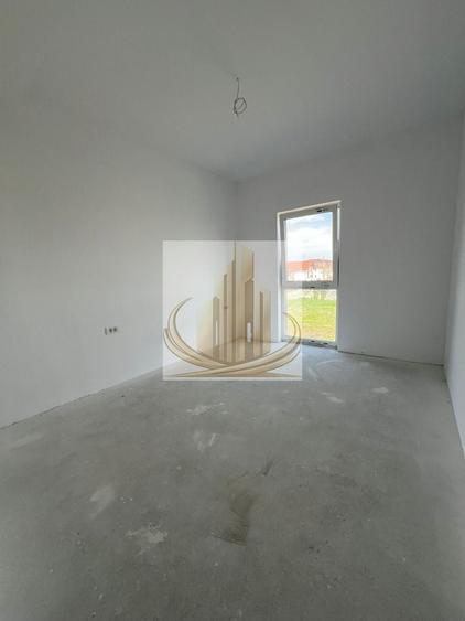 Duplex cu 5 camere cu Canalizare în Dumbrăvița