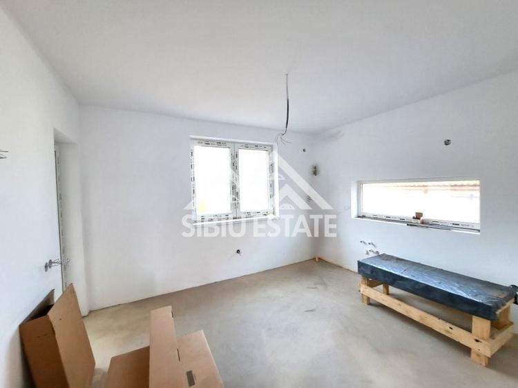 Duplex cu 4 camere cu Canalizare în Șelimbăr
