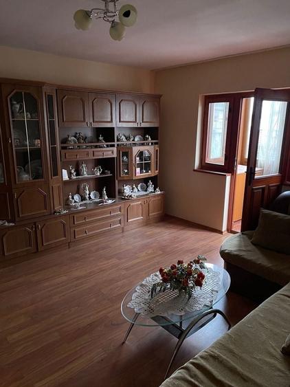 Inchiriez apartament 3 camere BEIUS - 2