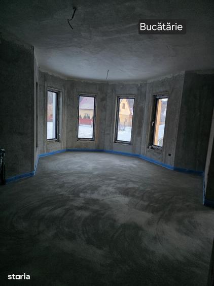 Casă cu 5 camere cu Teren 1300 Mp în Brodina