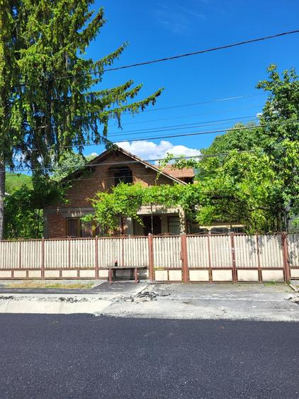 Casă cu 4 camere în Măgureni