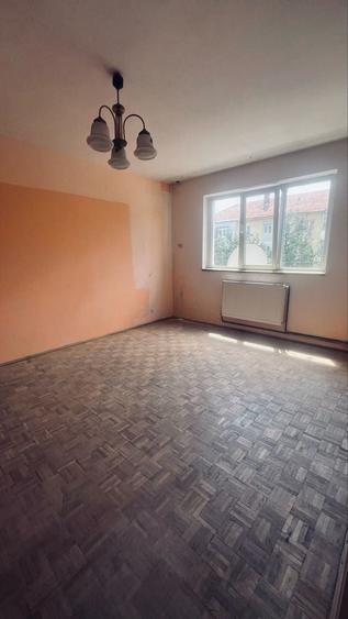Apartament cu 2 camere decomandat în Coman