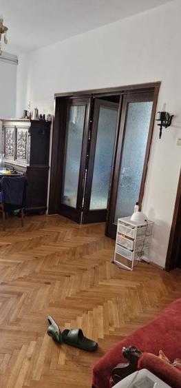 Apartament cu 4 camere decomandat în Central