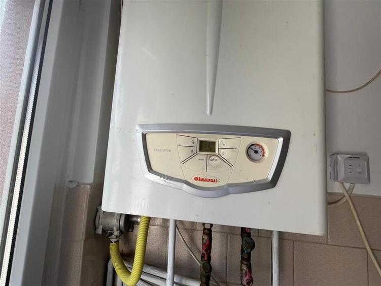 Apartament cu 4 camere semidecomandat, mobilat în Nord