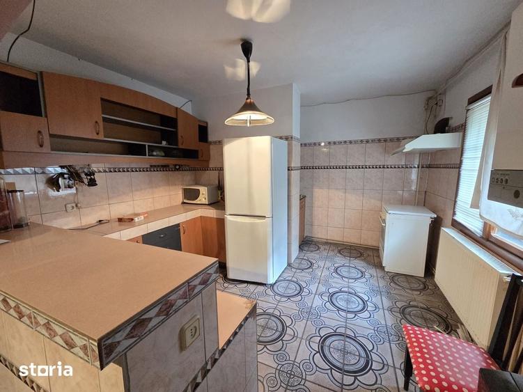 Apartament cu 4 camere decomandat în Micro 3
