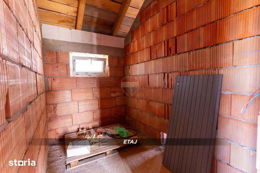 Casă cu 5 camere cu Teren 700 Mp în Central